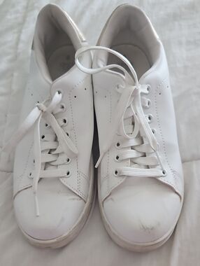 Time and Tru White Memory Form Low-Top Lace-Up Walking Shoes